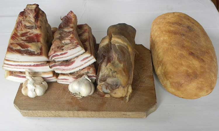 Slanina si usturoi